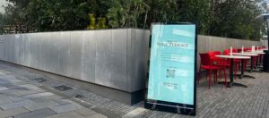 55インチポータブルインチサイネージ